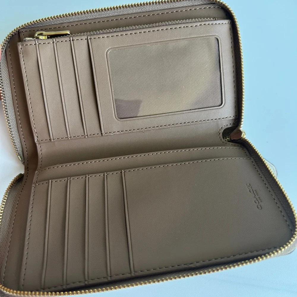 Coach Accordion Zip Chalk Taupe Signature Canvas Wallet‎ Excellent